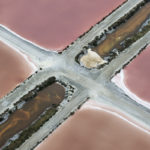 Photo aérienne des salins de Camargue par Thierry Vezon